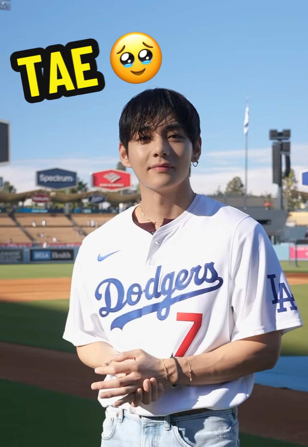 All eyes on Tae. 🥹😂 #dodgers #sports #losangeles #bts #kpop 