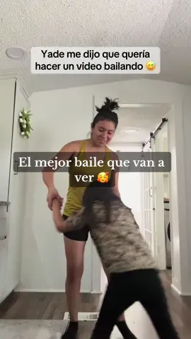 Mi pollita me dijo que quería hacer un video bailando jajaja y aquí quedó 😅🤣 #mamaehija #baileconmihija #bueltaestrella #mamafeliz #mamaorgullosa 