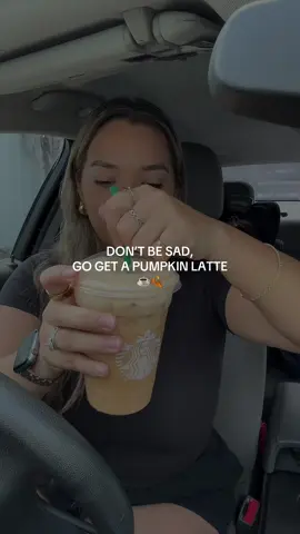 it’s pumpkin spice seasonnn 🎃🍂 @Starbucks  #pumpkinseason #psl #fallcoffee #fallmenu #fallvibes 