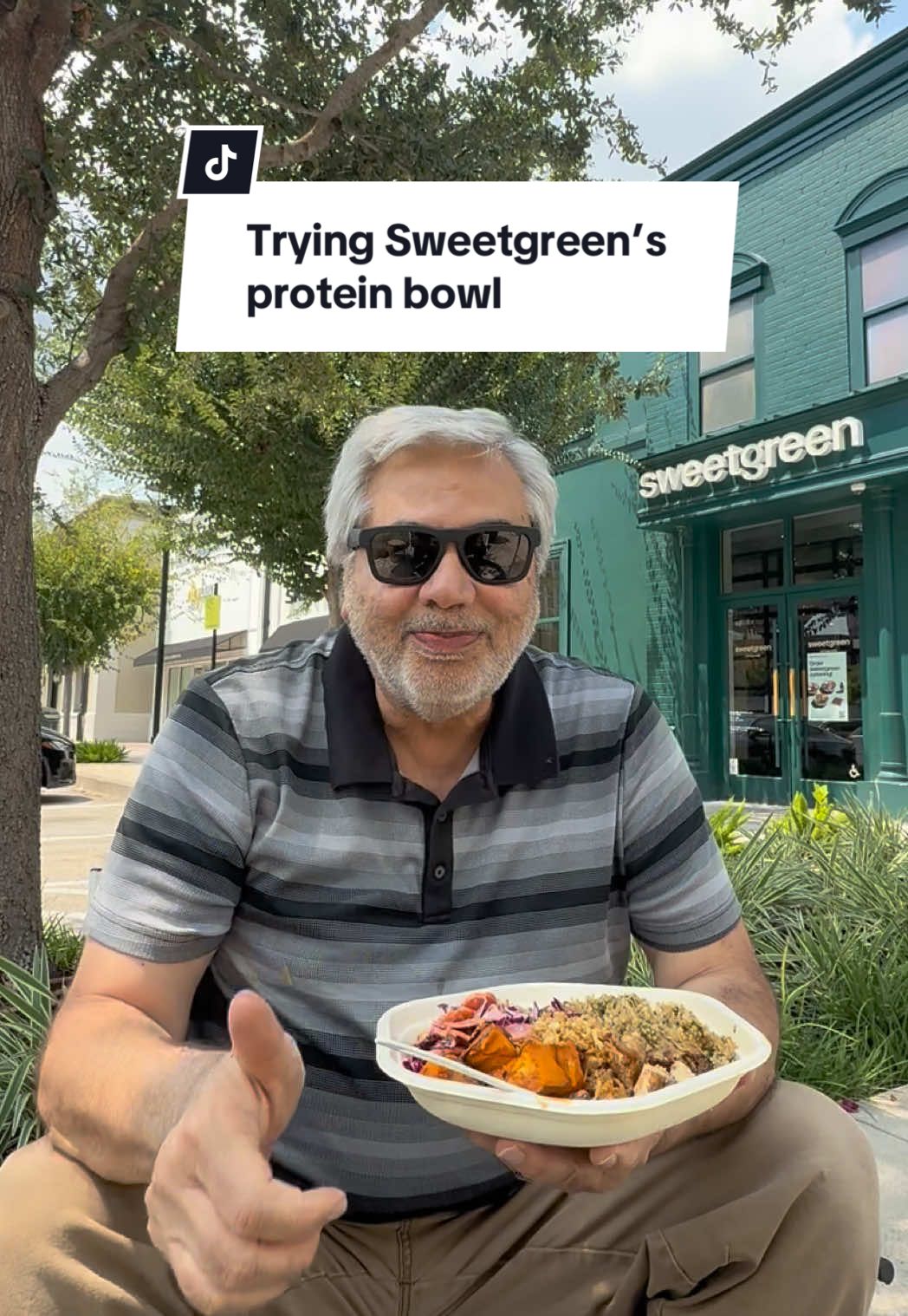 First time trying @sweetgreen, the hot honey chicken bowl was tasty and a great size. Plus it was packed with protein 👍 #sweetgreenstorytime #sweetgreenstans #sweetgreenpartner #sweetgreen #proteinbowl 