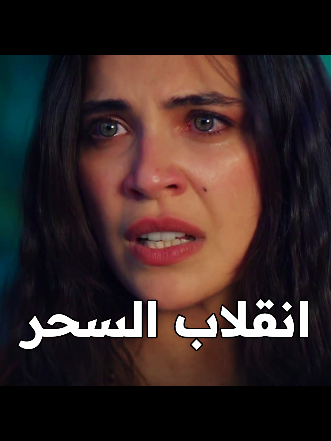 لازم بالحلقة الأولى يبينوا يلدز شجعة ورح تعمل المستحيل حتى يتزوجها سرحان وتغادر البلدة.. بس رح تنصدم أنه سرحان مضطر يظل بالبلدة لأنه صار رئيس العشيرة.. وسرحان ومرته ملك يصيروا هم الأشرار وينتقموا من يلدز لأنها السبب حتى نظام حياتهم اتغير.. وبالأخير يلدز تدفع ثمن خطتها.. المفروض هيك تكون القصة.. خسارة مش أنا الكاتب..  المصدر: أظافر دنيز ابن عليا #مسلسلات #الخليفة #Halef #Dizi