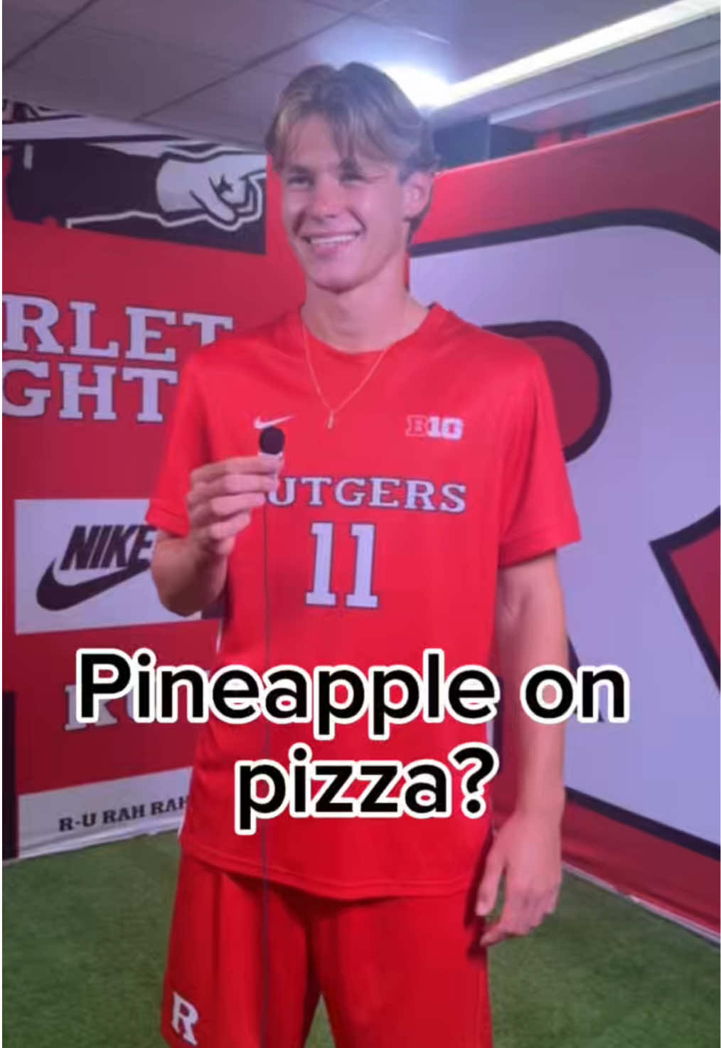 Pineapple on pizza chat? 🍕 @rumenssoccer  #rutgers #Soccer #pineappleonpizza #collegeathlete 
