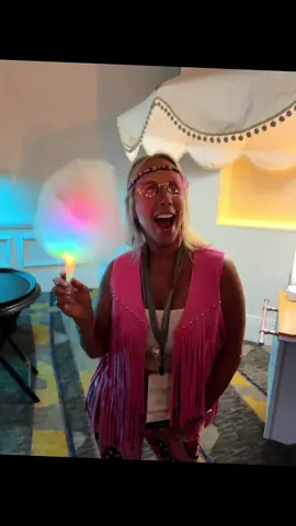 I mean I couldn’t resist! How fun! Light up glow stick and the flavors of our drinks ! Yum!!! 😋 #bellame goes the extra mile to make it fun! 🤩 #cottoncandy 