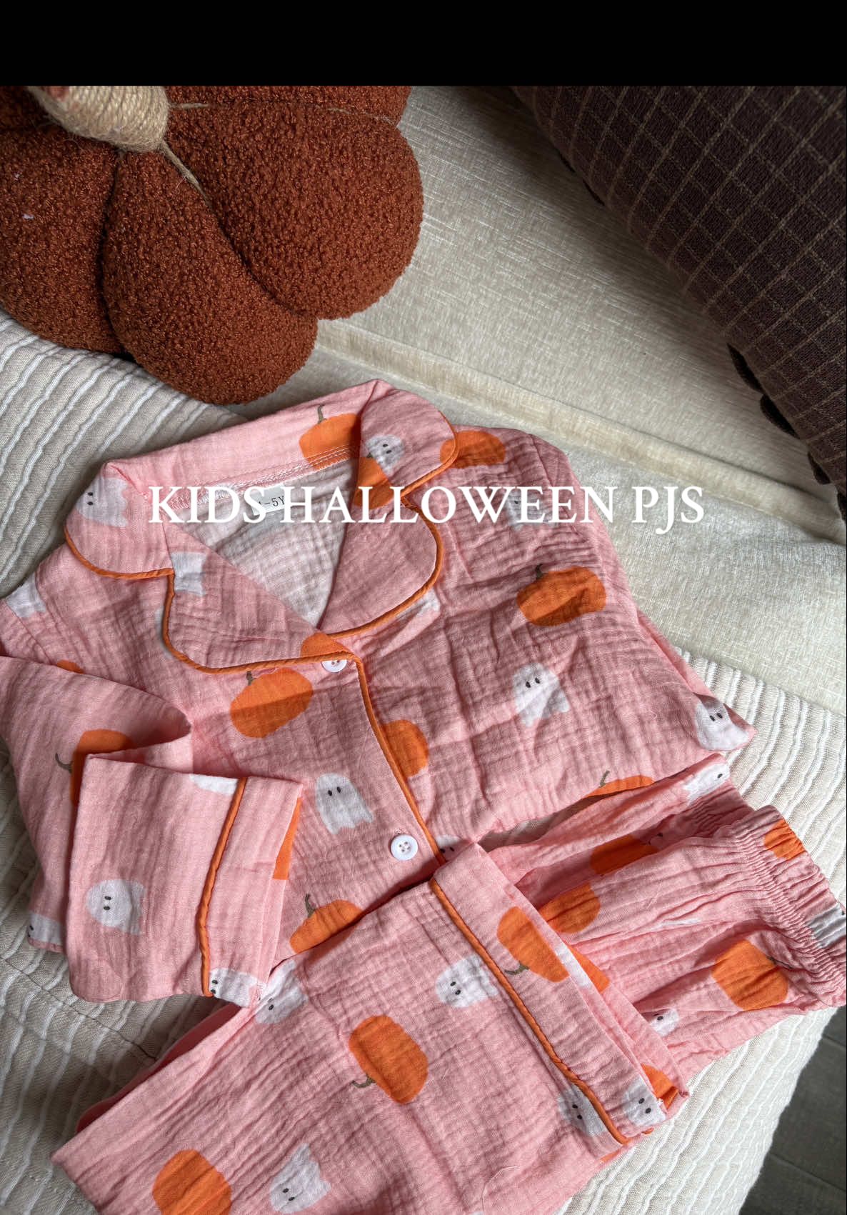 these pjs are soft, cute and 95% cotton! Perfect Halloween Pajamas 👻🍂 #halloweenpajamas #kidspajamas #fallfashion #kidsfashion #cottonpjs 