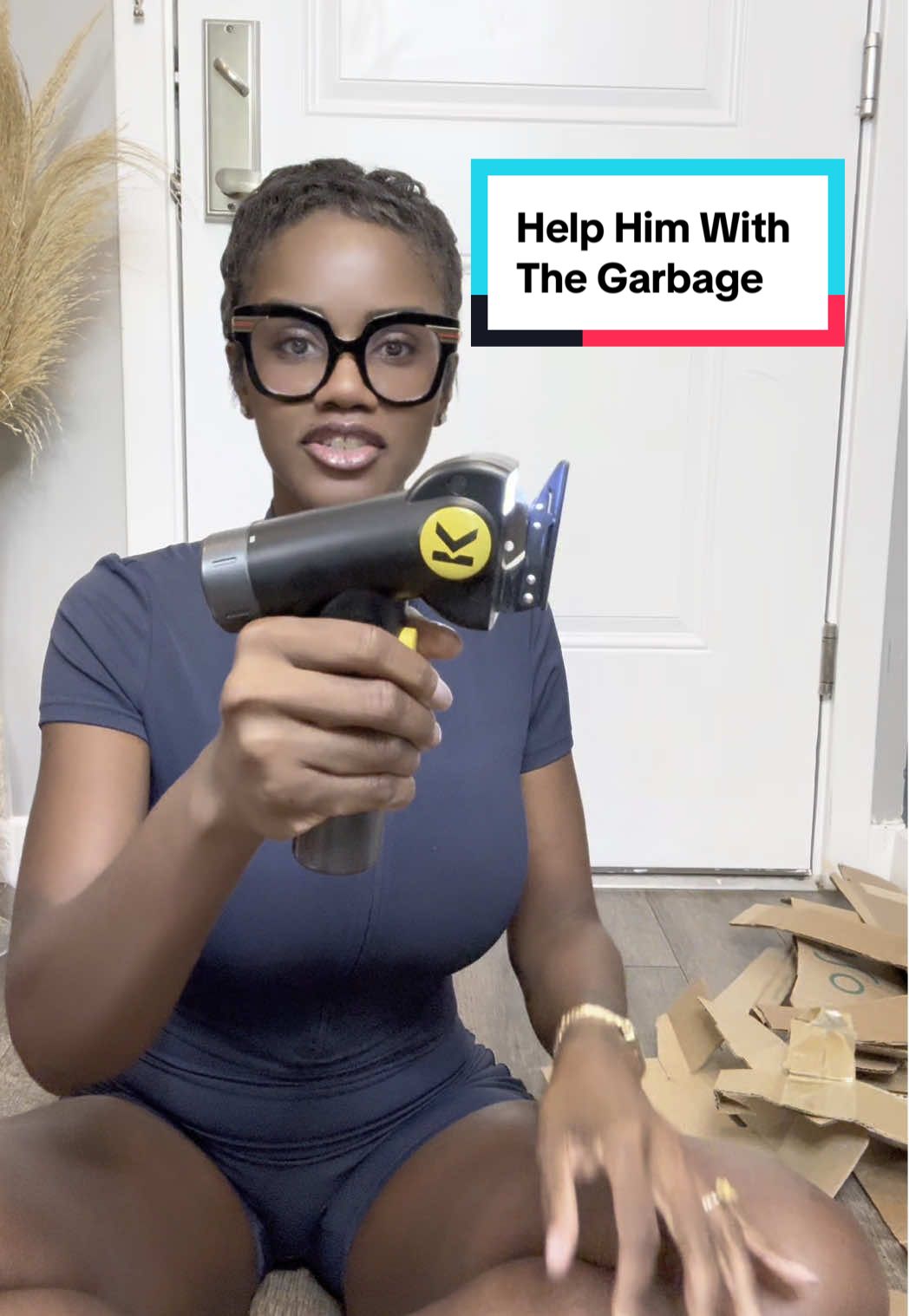 It’s okay to help him with the garbage  #fanttik #fanttiktools #fanttikday #electricscissors #scissors #fanttikscissors 