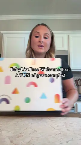 Free Baby Welcome Box from BabyList!! There’s a ton of amazing samples in here from great brands. Very impressed with this one! 😍 #babylist #welcomebox #ftm #babyregistry #newbornessentials 