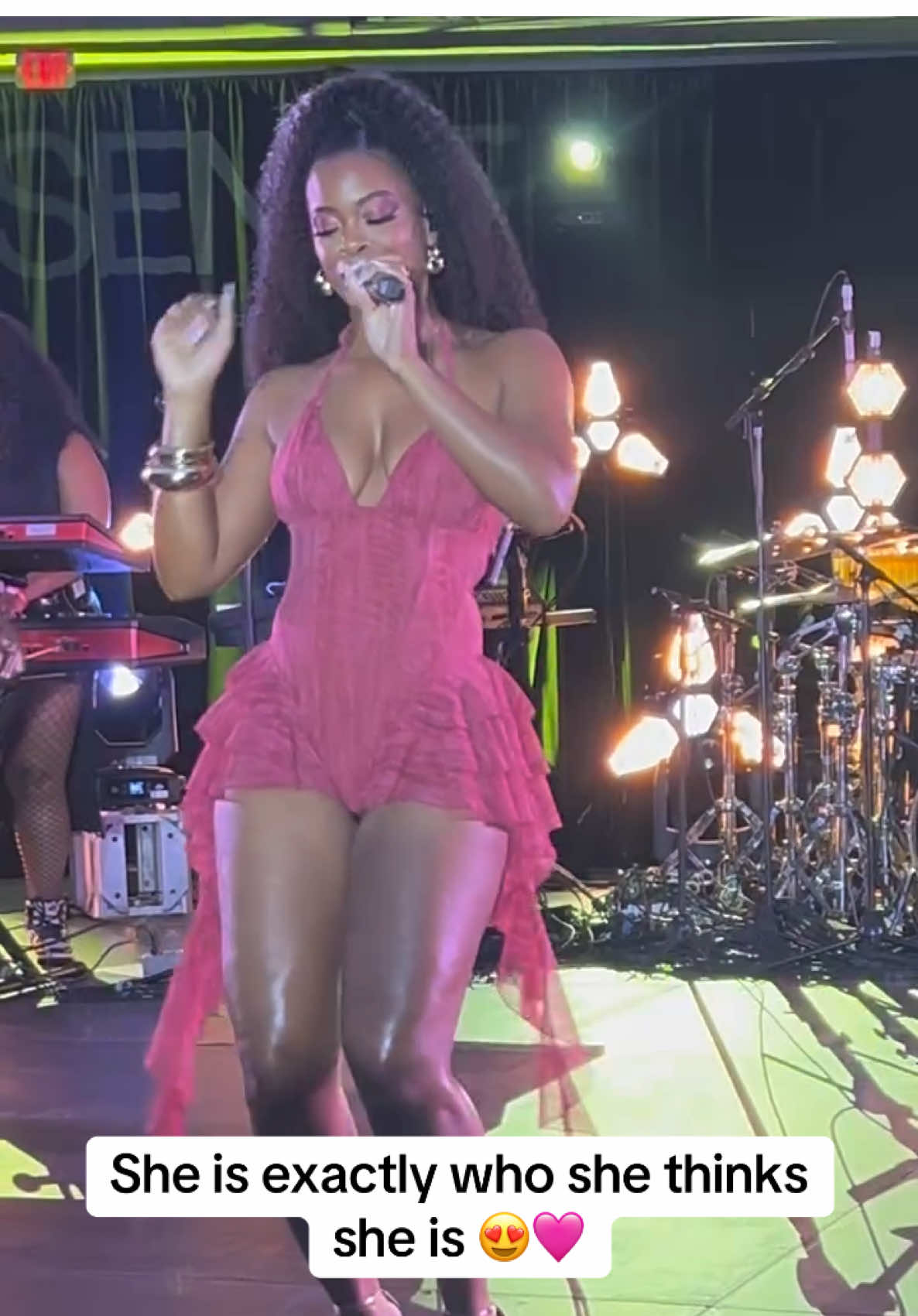 Ari Lennox is absolutely hypnotizing. 😮‍💨🩷  #rnb #rnbmusic #arilennox #livevocals
