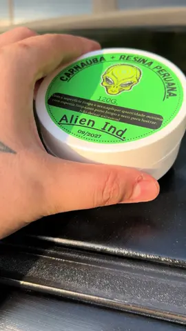 TESTE EM TEMPO REAL! Cera Alien Ind! Revitaliza sua pintura na hora, esconde queimados de sol, riscos superficiais, protege sua lataria de sujeiras, sol, arranhões e dá brilho extremo! #fyp #viral #carros #moto #latariaepintura 