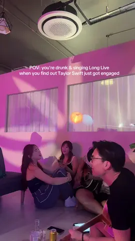 I love how this moment was captured on camera. I didn’t even register it the first time I heard it, thought it was a joke. Not sorry for my dramatic reaction, you’ve no idea how long I’ve waited for my girl to find her end game.. I cried happy tears after this lol #taylorswiftengaged 