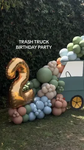 Crew turned 2! So naturally we threw a (classy) trash bash to celebrate him and the best 2 years of our lives 🥹♥️ #trashtruckbirthday #trashtrucktheme #toddlerbirthday #birthdaypartyideas #birthdaypartydecor 