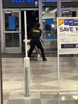 #ross #rossdressforless #stealin #rob #la #ghettogirls #fypシ゚viral #viralvideo #localross #paratiiiiiiiiiiiiiiiiiiiiiiiiiiiiiii #southcentral #fyppppppppppppppppppppppp #securityguard 