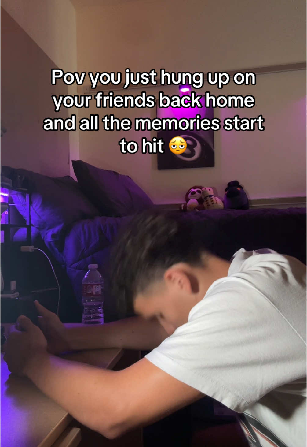 Missing home already 😣 #ut #utaustin #collegelife #college #texascolleges #dormlife #sanjacinto #missinghome #homesick #hometownfriends #facetime #highschoolnostalgia #memoriesunlocked 