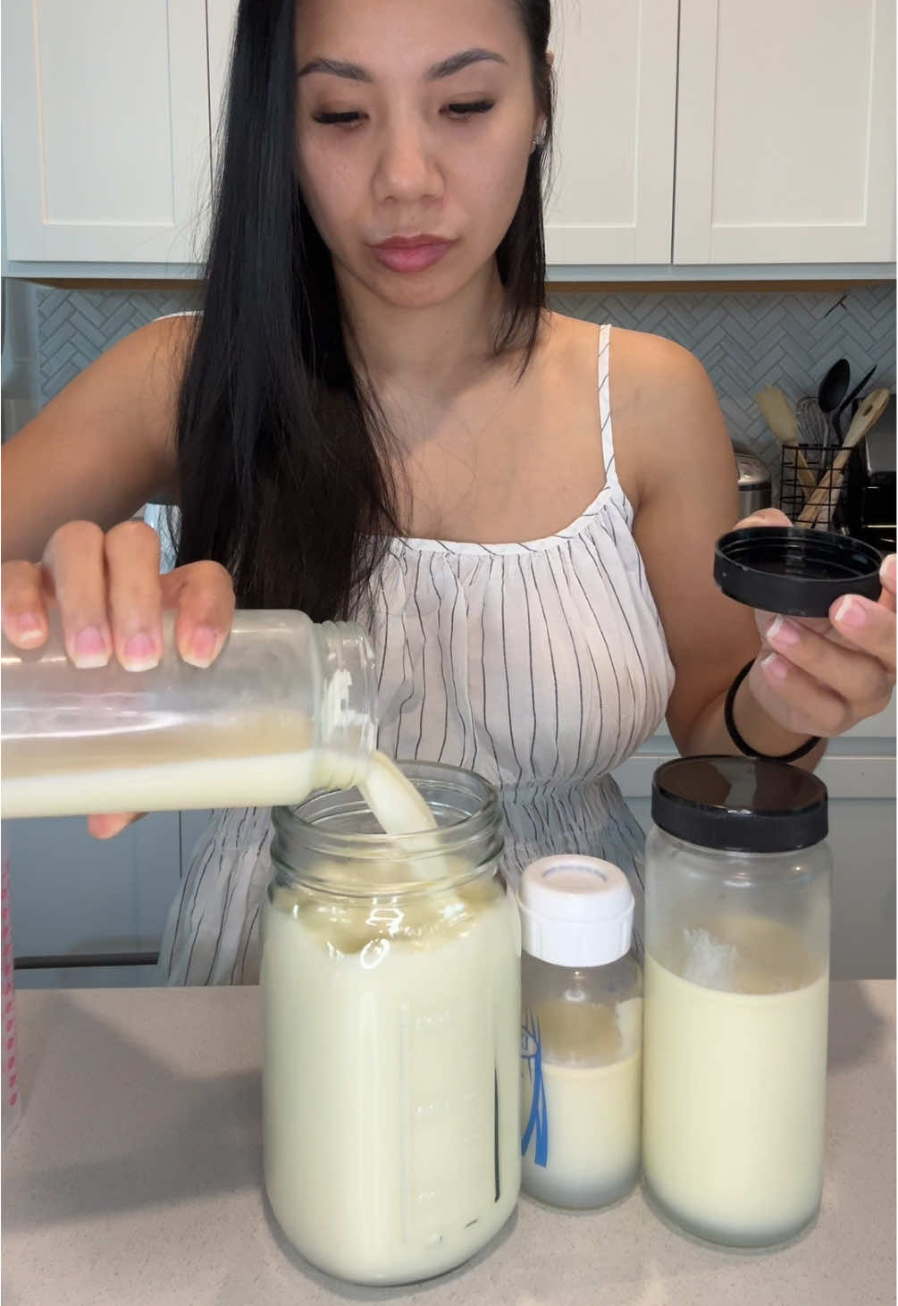 Prepping bottle for the day with me #exclusivelypumping #oversupply #postpartumjourney #breastmilk #postpartum 