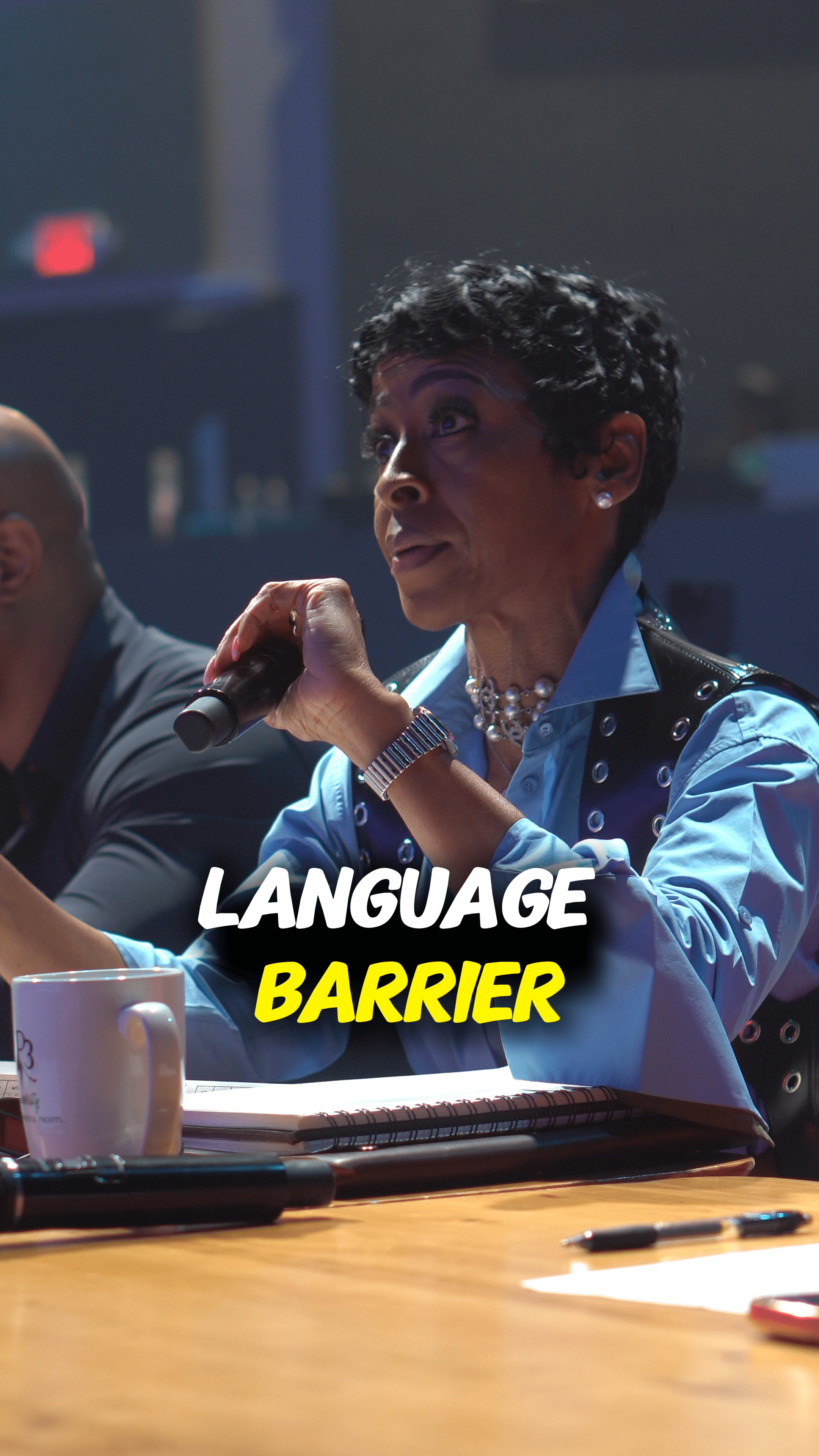 Energy has no language barrier 🌍💡 before you talk, people already feel you. show up strong. #energy #confidence #drsonja #drsonjastribling #publicspeaking #growthmindset #womeninbusiness