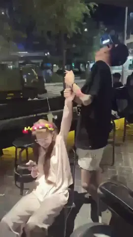 Kéo không được thì mình bế vậy🤭😝@𝐊𝐚𝐧𝐡 𝐃𝐚̂𝐮𝐮 🍓 @Lê Minh #kanhdau🍓 #leminhdzai #xhtiktok #viral 