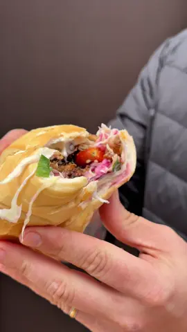 El churrasquito más sabroso de Paraguay 🇵🇾🔥 Una mordida y vas a querer otro al instante 🤤 @billeteramango