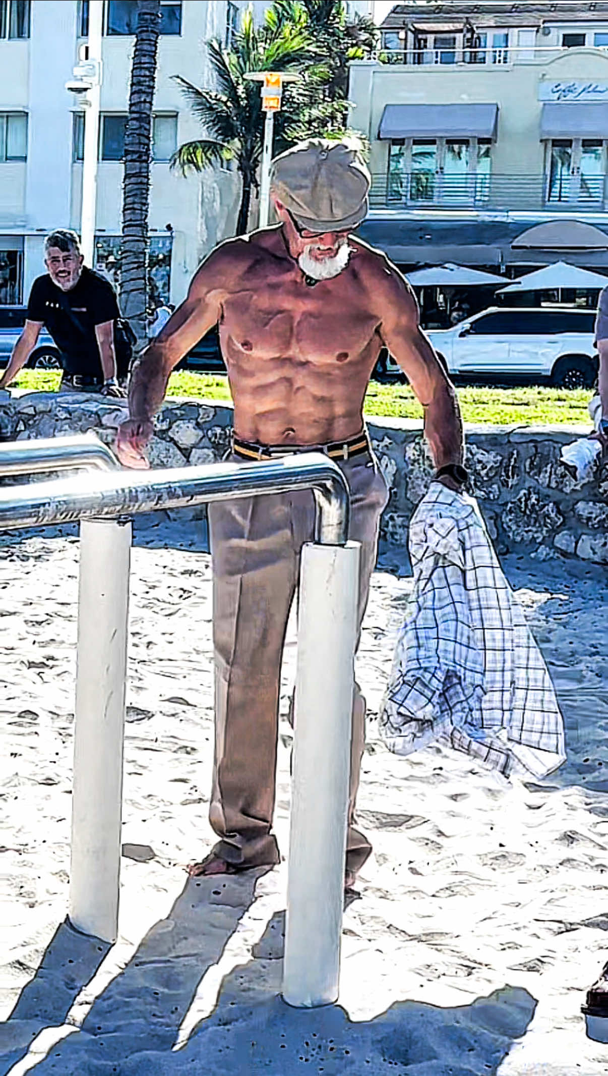 Human flag challenge with grandpa? Yes, please😁 #humanflag #calisthenics #fyp #dlaciebie #viral #71yearsyoung  🏋️‍♂️🎥©️@flagowy_trener 