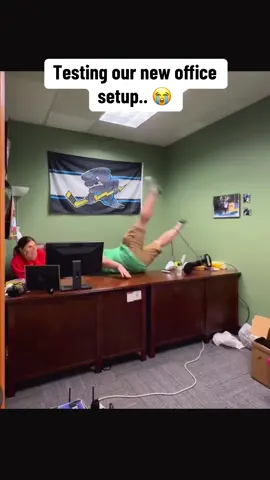 Wait for it 😂 (via 2.dorks/IG, megjohn33/IG) #work #fail #funny 