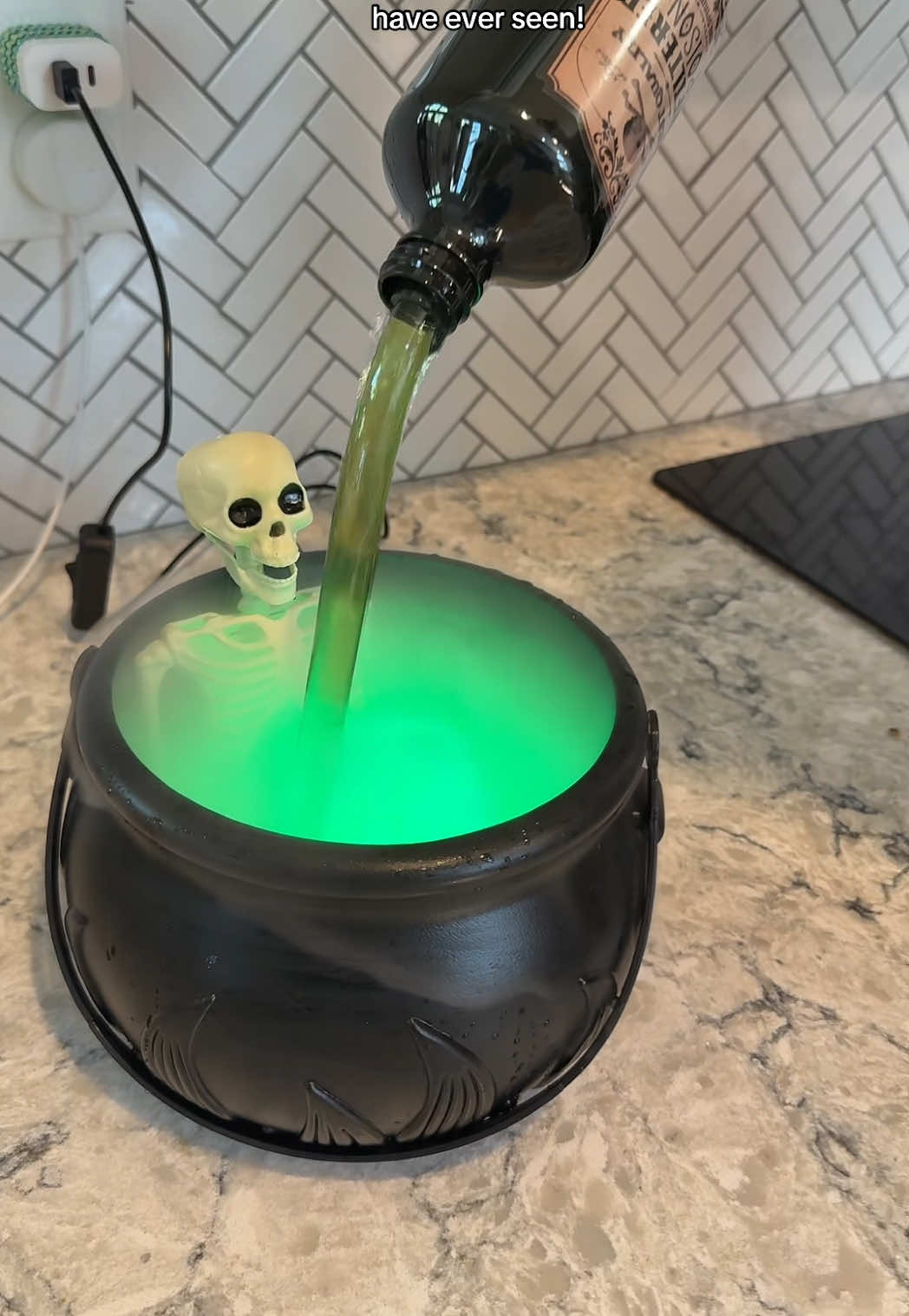 I am obsessed 😍💀😍 #skeleton #cauldron #skeletonbath #halloween #halloweendecorations 