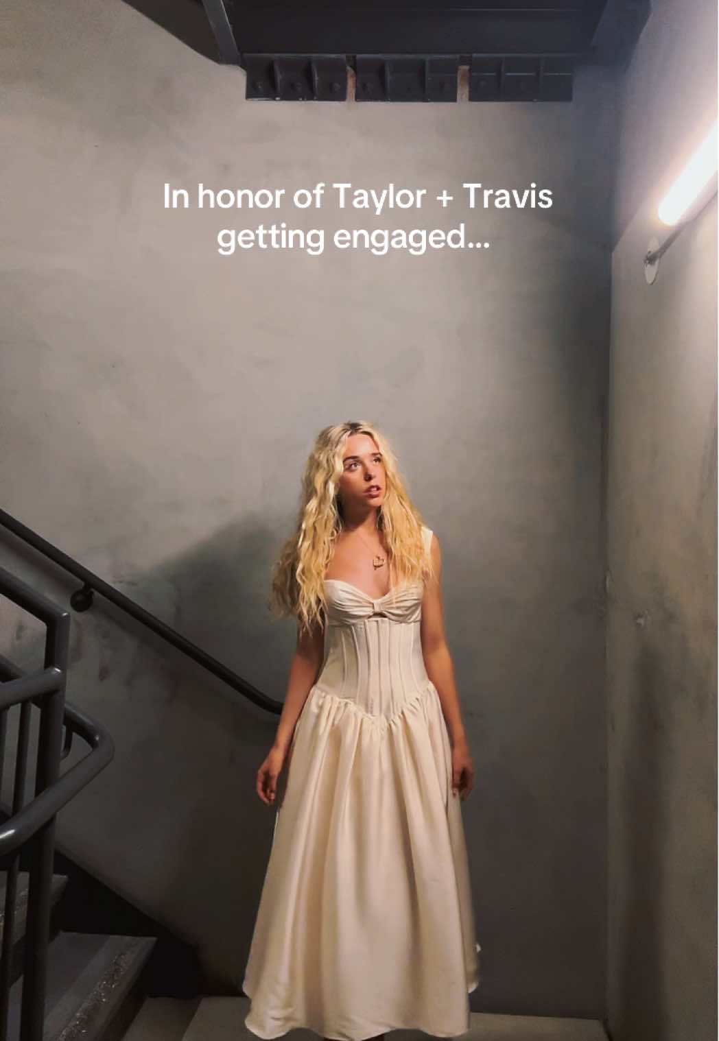 HE KNELT TO THE GROUND AND PULLED OUT A RING 😭 @Taylor Swift #taylorswift #traviskelce #lovestory #cover #engaged 