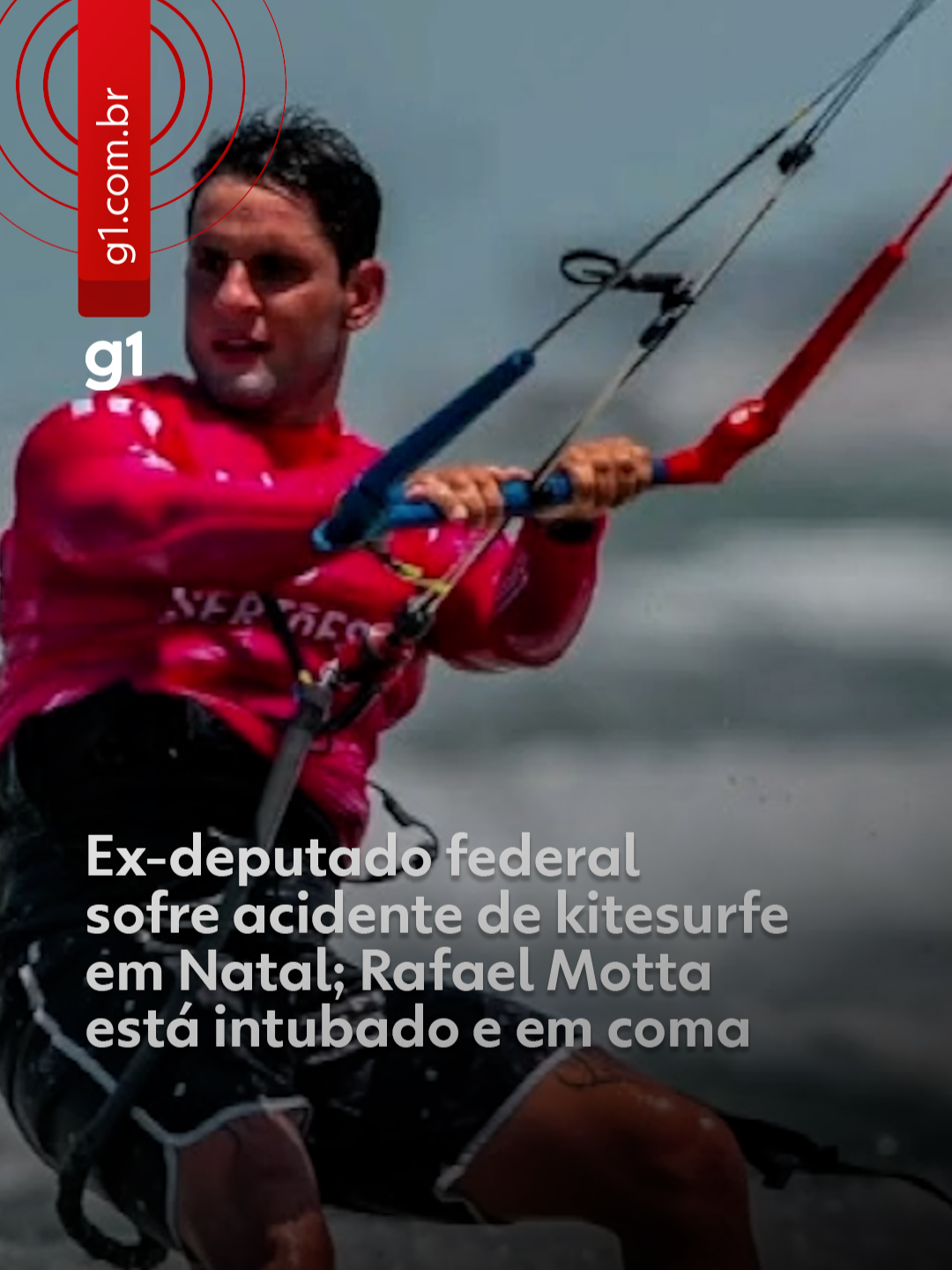 Acidente - O ex-deputado federal pelo Rio Grande do Norte Rafael Motta, de 39 anos, está internado em SP, após sofrer um acidente durante a prática de kitesurfe em Natal na sexta-feira (22). Segundo o boletim médico divulgado pela família nesta terça (26), ele está intubado e em coma induzido. Segundo o documento, Rafael apresenta fraturas na coluna, esterno e antebraço, além de uma lesão brônquica que já havia sido tratada em Natal. Ele foi transferido na madrugada de segunda-feira (25) após ter passado por cirurgia torácica no Hospital Monsenhor Walfredo Gurgel, realizada para correção da lesão no brônquio. Saiba mais clicando em 'leia o artigo' #g1 #g1local #natal #riograndedonorte #kitesurfe #rafaelmotta #tiktoknotícias
