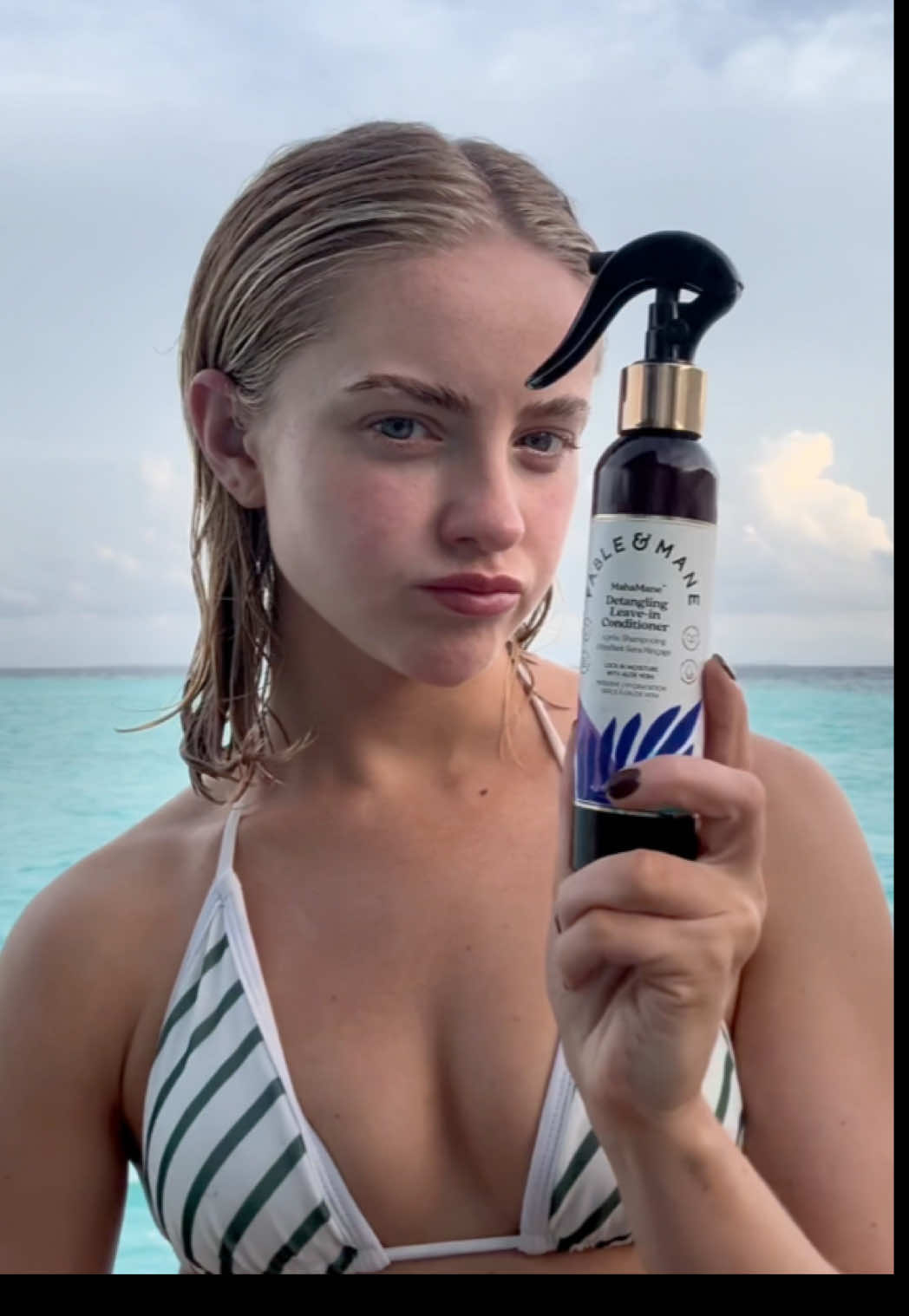 The dreamiest #GRWM with @chloefrater by the sea 🌊 ft. our Detangling Leave-In Conditioner ✨  #fableandmane #maldives #Summer #haircare 