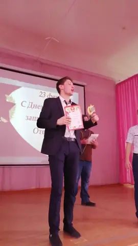 Там борода еще в школе с кульком ахуевания двигался 