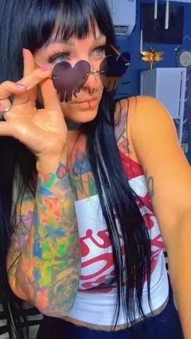 #heartshapedsunglasess #sunglasses #altfashion #gothfashion #heartglasses 