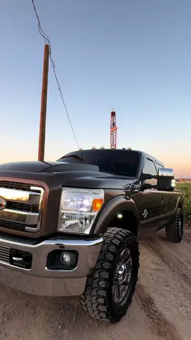 Maybe just maybe missin 37s#fyp #foryoupage #fypシ #viral #truckcommunity #powerstroke #arizona #pov #sunsets #hats #trump2024 #justkeepgoing #2003baby #clearmode #cowlhood #america #f250powerstroke #rollers #osmo #noediting 