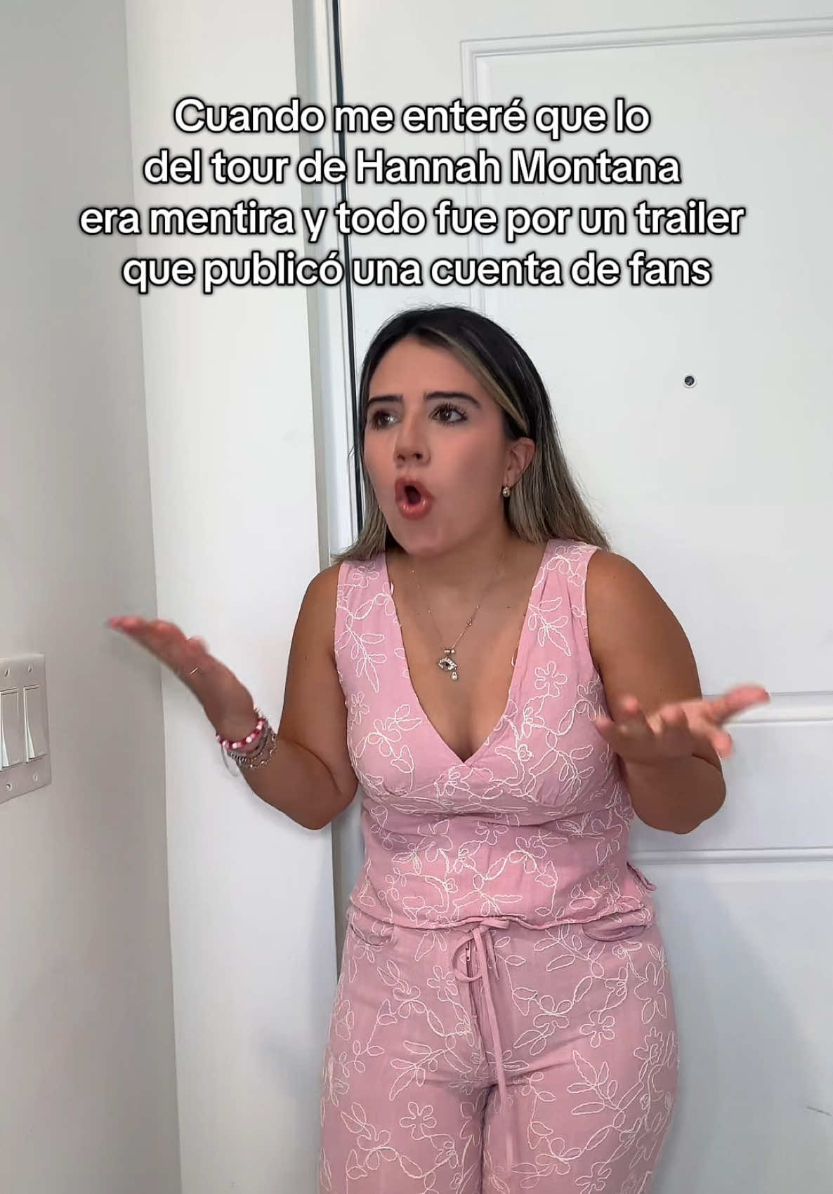 Le tocará hacer algo al respecto después de emocionarnos🙂‍↔️ #hannahmontana #hannahmontanatour 