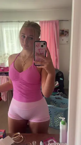 im a bot atp from all these tt im posting #fyp #pink #GymTok #gymgirl 
