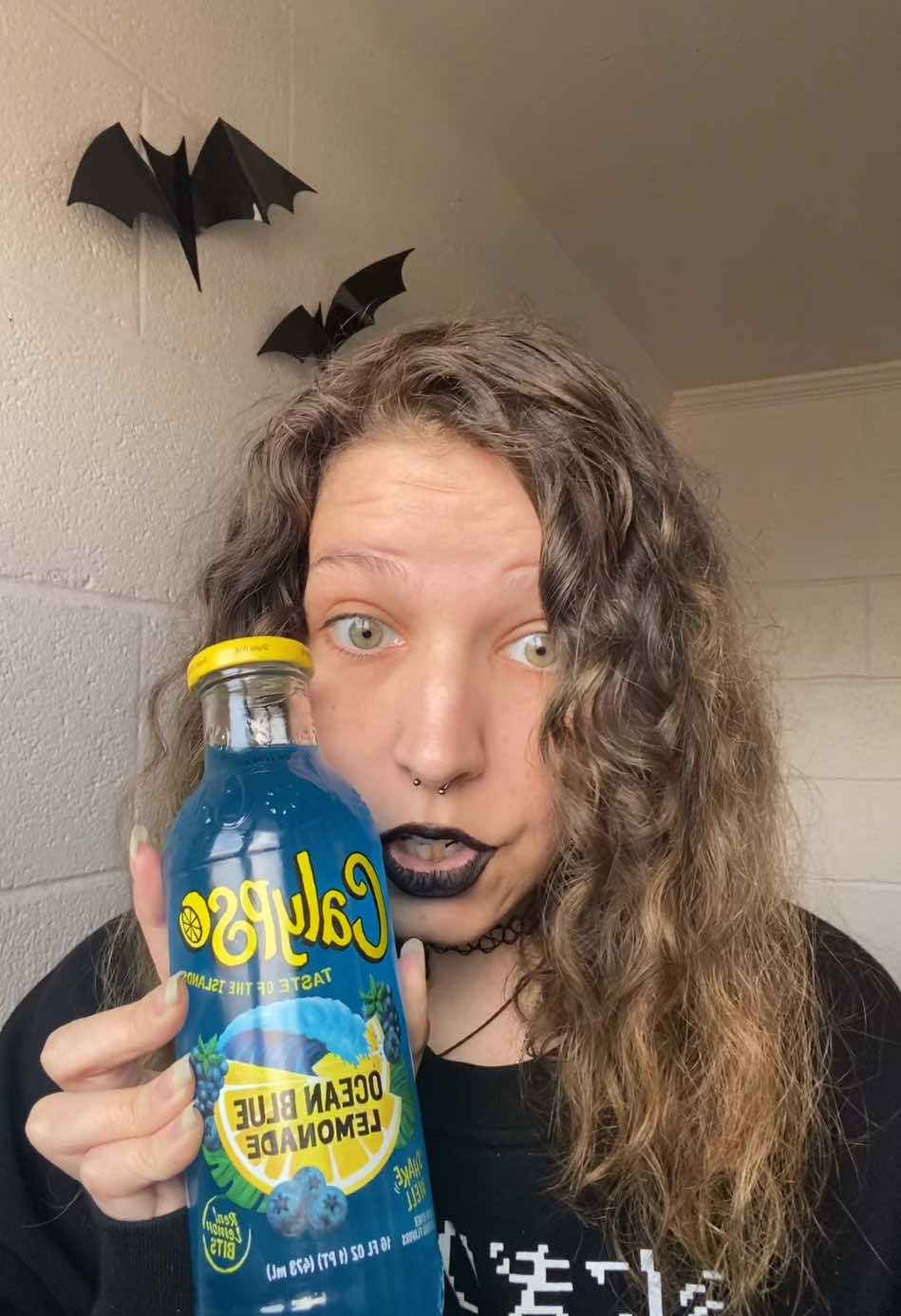I’m definitely that girl that buys food/drinks based off the pretty colours ya know 🫐 🍋 #fyp #tastetest #calypso 