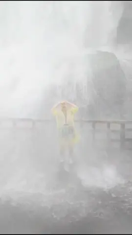 Simply amazing #niagrafallscanada #caveofthewinds #livingmybestlife #niagrafallsnewyork 