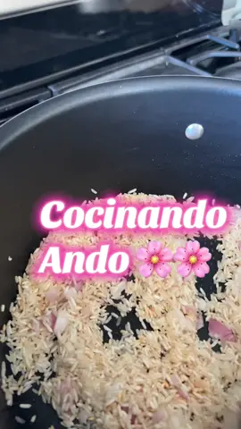Comida rápida y sencilla pero con amor #cocinando #huevitoconsalchicha #recetamexicana🇲🇽 #amigas #mexicanasenusa🇺🇸 