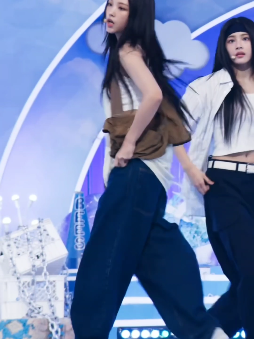 NEWJEANS — HOW SWEET (HAERIN FanCam) . . . #NEWJEANS #HOWSWEET #FANCAM #DC #HAERIN  QUALITY 