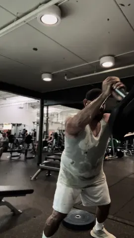 #fypシ゚viral🖤tiktok #goldsgym #rockssupplements #getbuckedup 