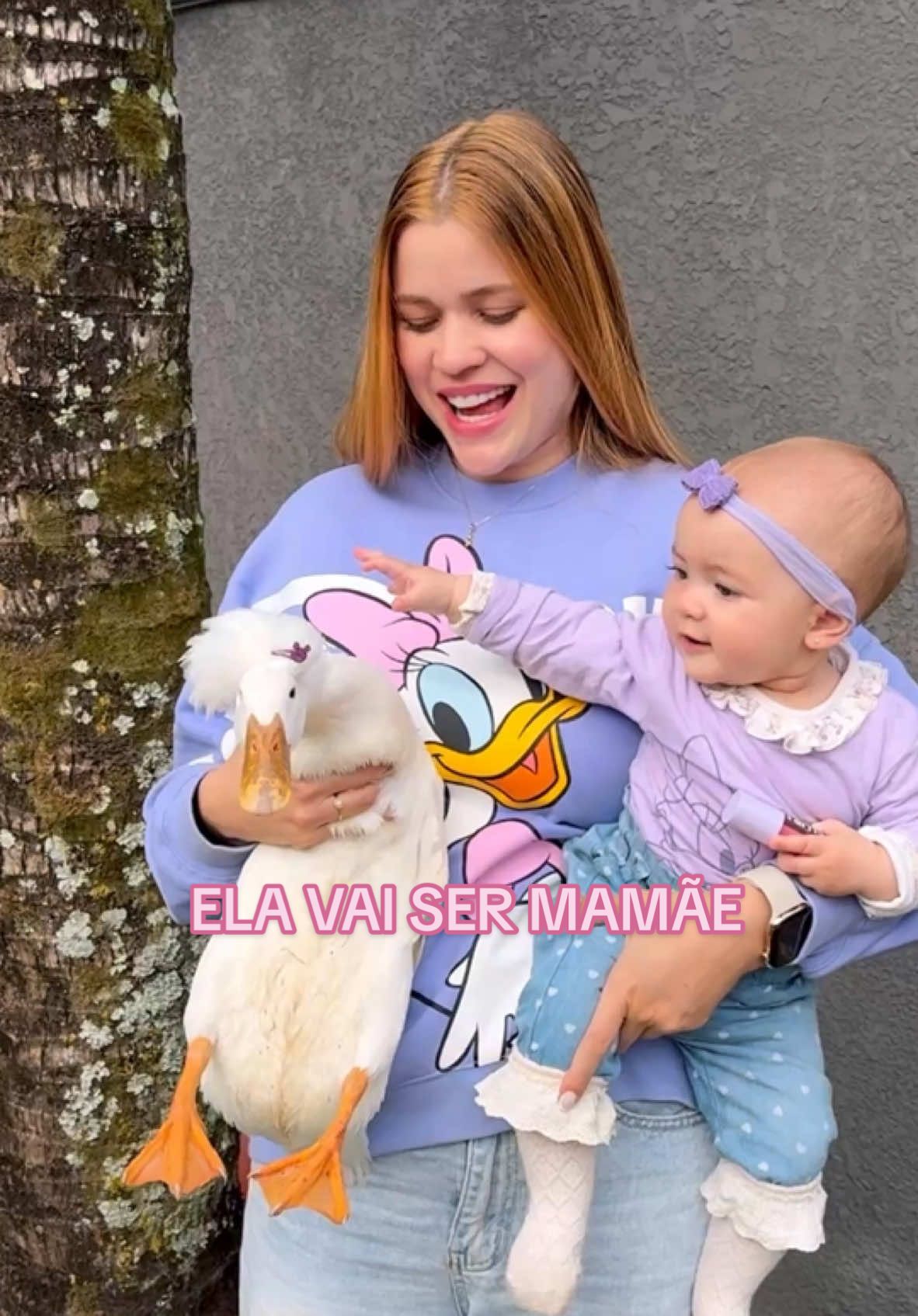Agora é só torcer para a Margarida poder botar muitos patinhos no mundo! A saúde dela vem em primeiro lugar, por isso levei a Margarida na veterinária @Maitê para um check-up. O maior sonho dela é ser mamãe… já faz meses que coloca ovos, choca com todo amor e fica esperando nascer patinhos que nunca chegam. Decidimos seguir em frente porque essa vontade é dela, e a gente só quer realizar esse sonho da melhor forma, com segurança e cuidado. Se tudo estiver certo, a próxima etapa é procurar um namorado pra Margarida 🥹🙏🏻😍