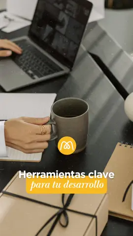 Herramientas clave para tu desarrollo ⚙️✨ El que deja de aprender se oxida, y el que cree que lo sabe todo… deja de saber. ⚡ Tu crecimiento empieza con autoconocimiento: escucha lo que necesitas física, mental y espiritualmente. Luego, sigue con actualización constante: aprende algo nuevo cada día, perfecciona tus habilidades y eleva tu nivel. 🚀 ¿Ya hiciste algo hoy que te acerque a tu mejor versión? 🌱 Escucha la entrevista completa en el último episodio de 