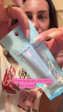My new fave evening lip mask 🩵😍  @Vitamasques UK #lipmask #tiktokmademebuyit #foru #dealdrops 