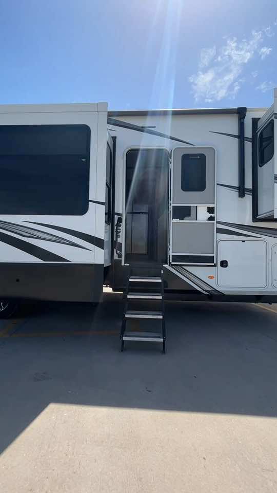 This beautiful rig is on amazing adventures now! #drafts #draftdump #foryou #rvlife 