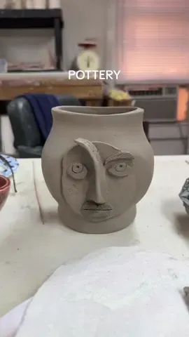 YALL I LOVE POTTERY RN & LOOK HOW UNIQUE!!!!! 