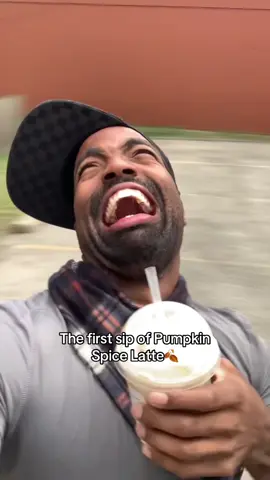 It’s hereeee 😂🍂 #pumpkinspicelatte #fall2025 #funnyvideo #silly #funnydance @Starbucks 