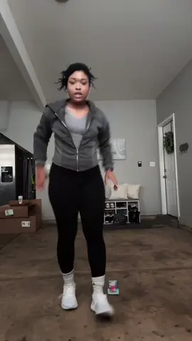 I was warming up before heading to the rink 😛 #figureskatingtiktok #boogiewonderland #boogie #warmup #figureskating 