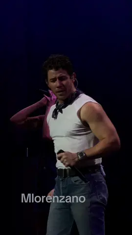 Gotta keep the Nick girlies fed too  #nickjonas #nickjonaschains #jonasbrothersconcert #greetingsfromyourhometown 
