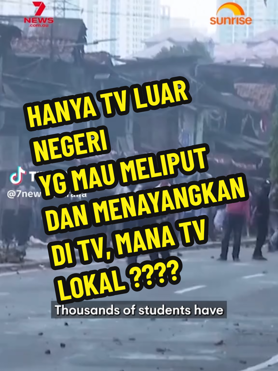 @7newsaustralia CUMAN TV LUAR NEGERI YG MAU MELIPUT DEMO KEMARIN..