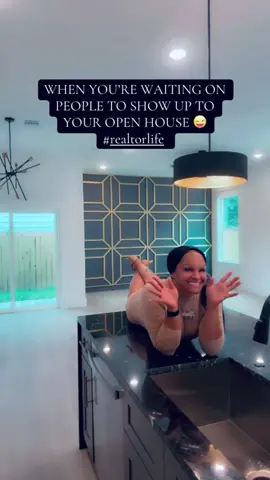 We’ve ALL been there! Me at the open house like… did y’all get lost or what? 👀🏡😂