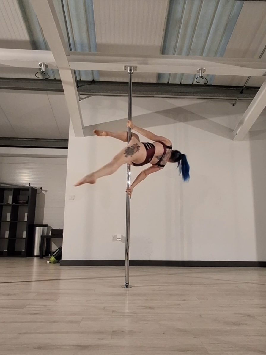 Practicing this again just to try and get it smoother 😊 #strongwomen #poleprogress #poleflowpractice #polesport #spinpole 