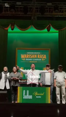 Denny Caknan menghibur masyarakat di Alun-Alun Rembang, Selasa malam 26 Agustus 2025. (Musyafa Musa).