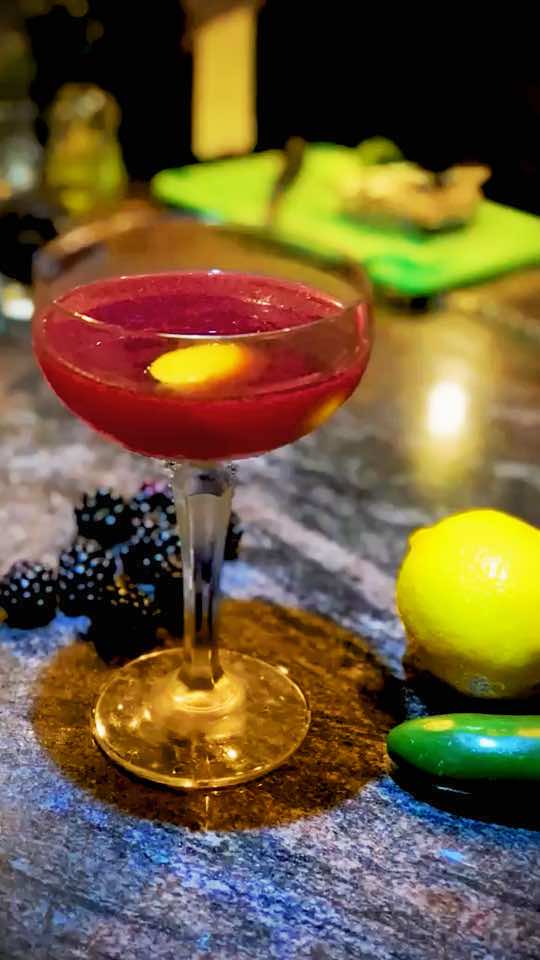 Jale Barry  🍭 #EasyRecipes #bartender #cocktails #crafty #mixology 