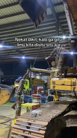 Repair pin & bushing boom 🔄 #excavator #mekanik #mekanikmuda #repair #foryou 